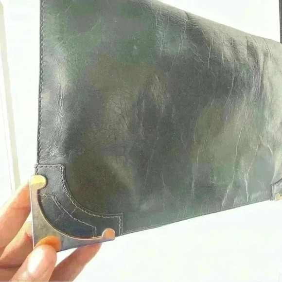 VINTAGE LEATHER SHOULDER BAG  GOLD HARDWARE - Picture 12 of 13